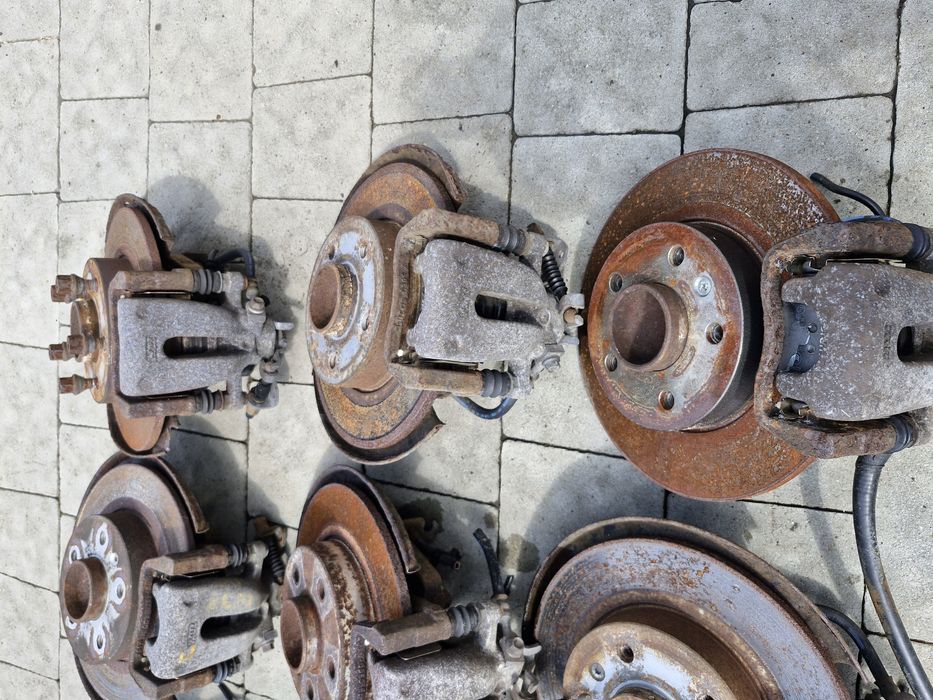 супорт задній диск тормозний Opel Astra H Zafira B