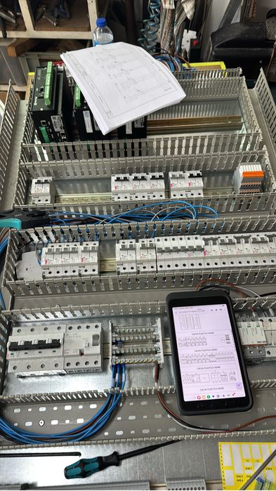 Serviços de Instalações Elétricas Industriais e Comerciais
