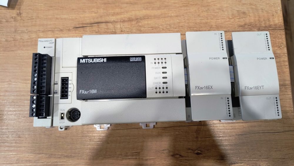 Sterownik PLC Mitsubishi FX3U-16MT/DSS z modułani