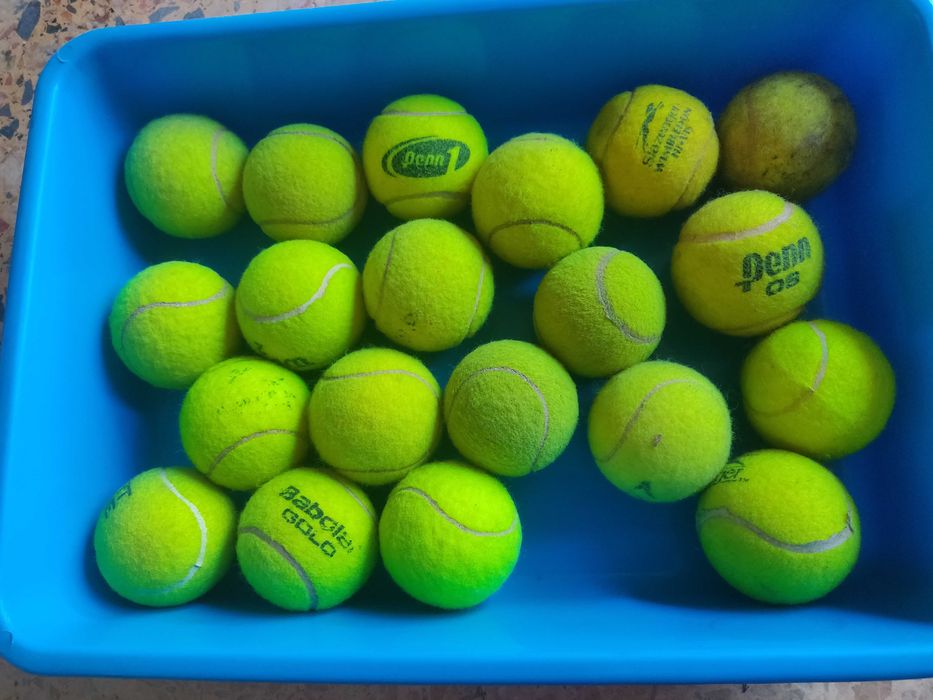 conjunto de bolas de tenis