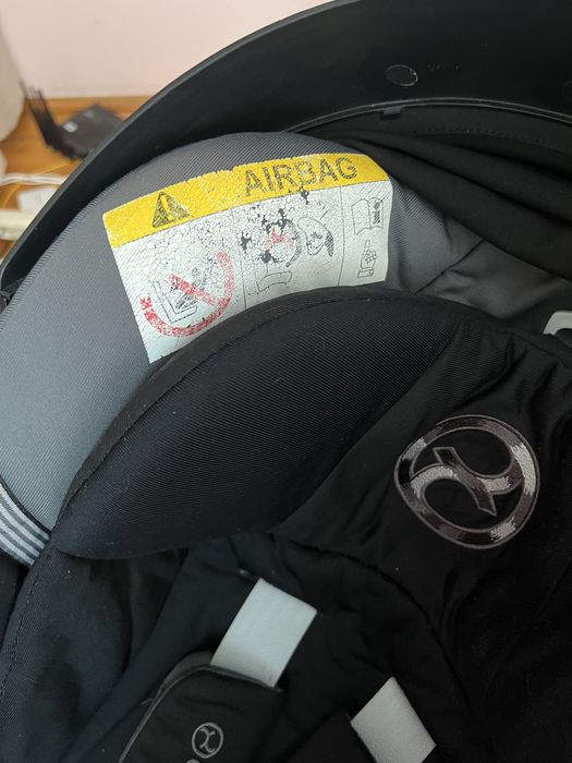 Cybex Aton 4 + база ISOFIX (Cybex Base 2-Fix)