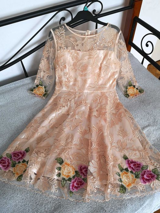 Sukienka koronkowa wyjściowa damska z haftem r.38