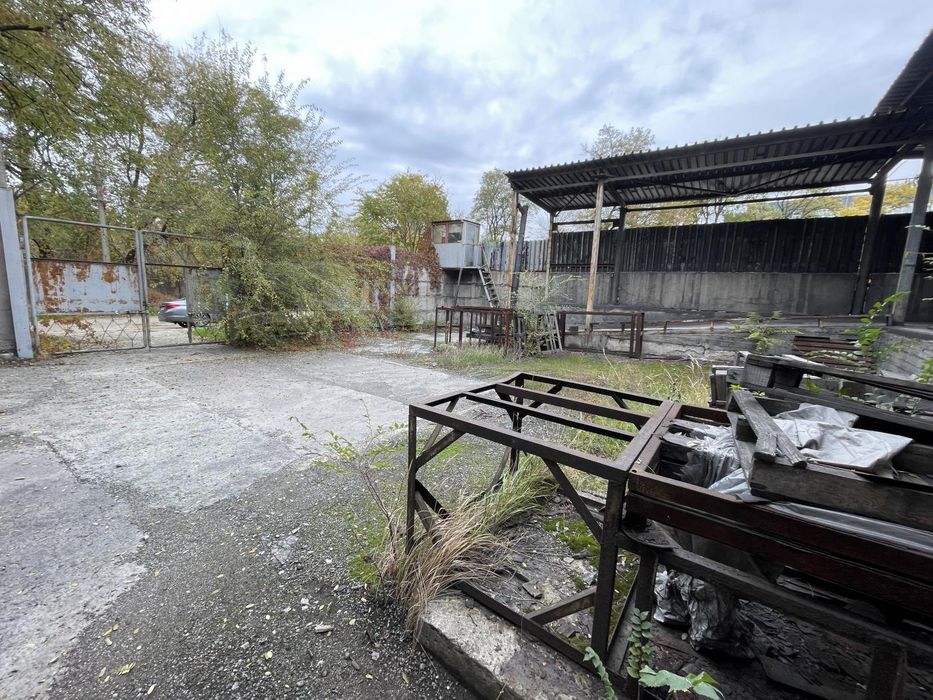 Продаж виробничого цеху із побутовими приміщеннями