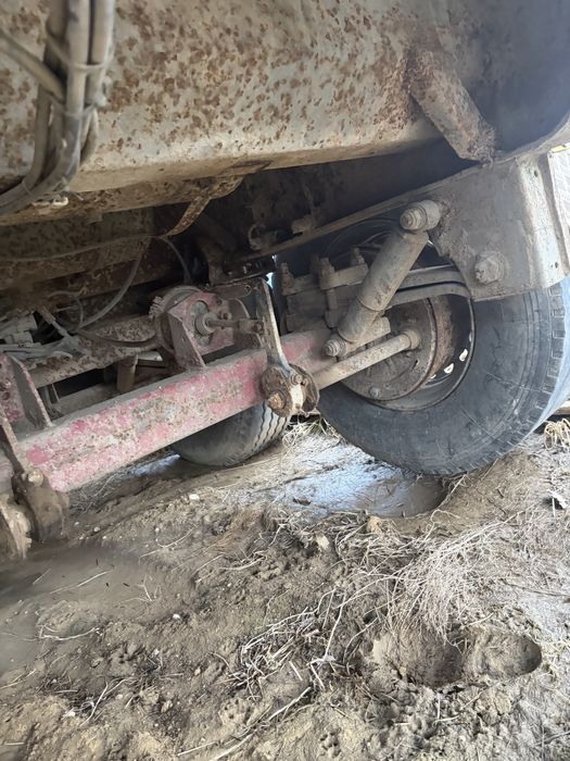 Osie od naczepy z kołami