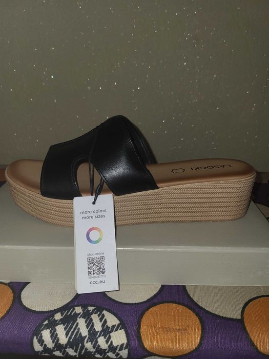 Женские шлепанцы