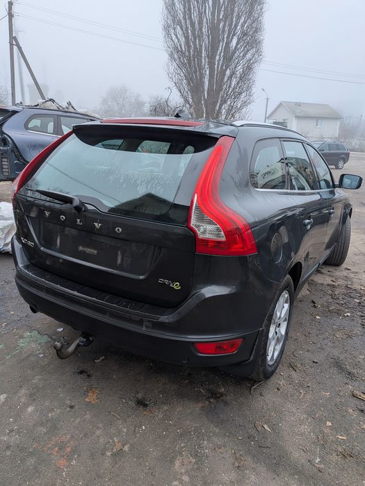 Задній бампер Volvo XC60 XC70 P3 V60 r-design  V70 S80 V50