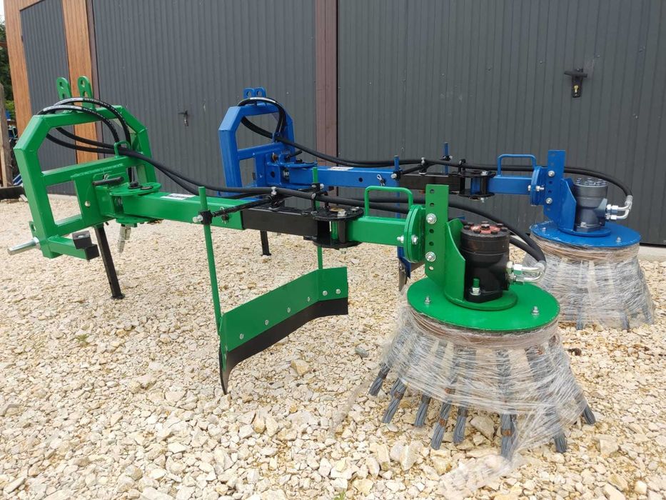Odchwaszczacz hydrauliczny do kostki krawężników szczotka
