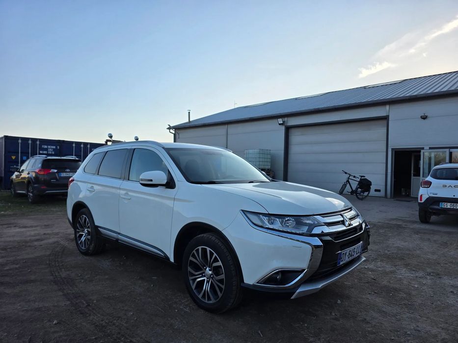 Mitsubishi Outlander AWD 4X4 Diesel 150 KM 7 osob