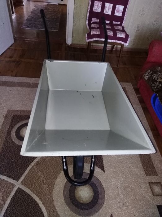 Тачка строительная  садовая  новая