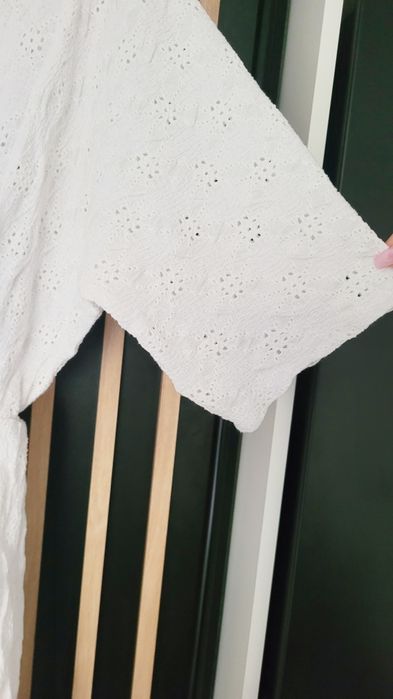 Biała ażurowa sukienka