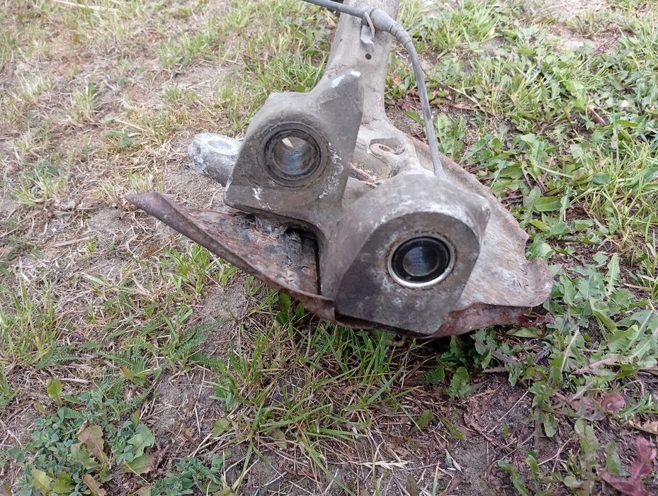 Audi A4 B6 B7 zwrotnica przód 8E0407242B 8E0407241B