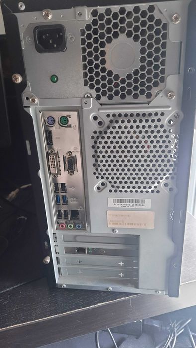 Computador de mesa I3 8GB RAM 500 GB Disco + Monitor