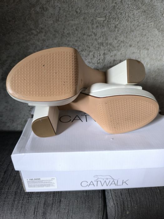Nowe buty ślubne