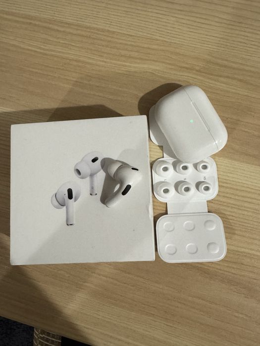 AirPods pro 2 (кейс + лівий навушник) можливий окремий  продаж