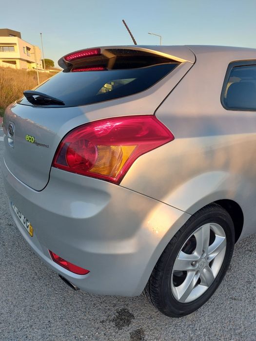 Kia Cee'd 1.4 Gasolina (2010) – 172.000 km – Impecável & Revisão Feita