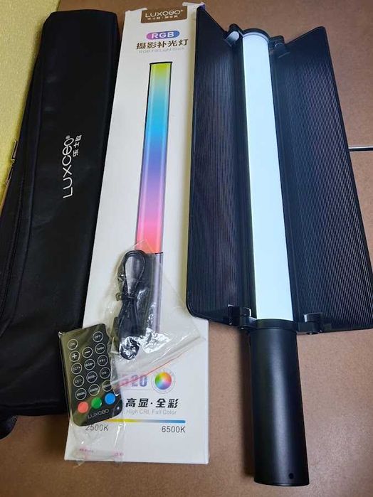 Bastão de LED Luxceo P520 RGB Profissional com Palas e Comando – Novo