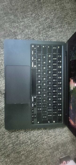 Macbook air m2 13,6 8core 8gb RAM 256gb SSD