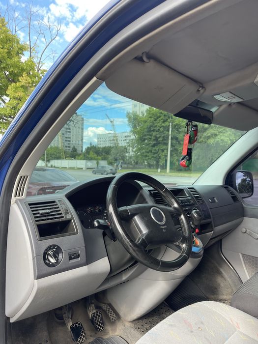 Продам Volkswagen Transporter T5