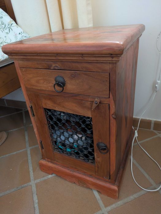 Cama de Dossel de Casal em Madeira Maciça + 2 Mesinhas de Cabeceira — Estilo Rústico/Colonial