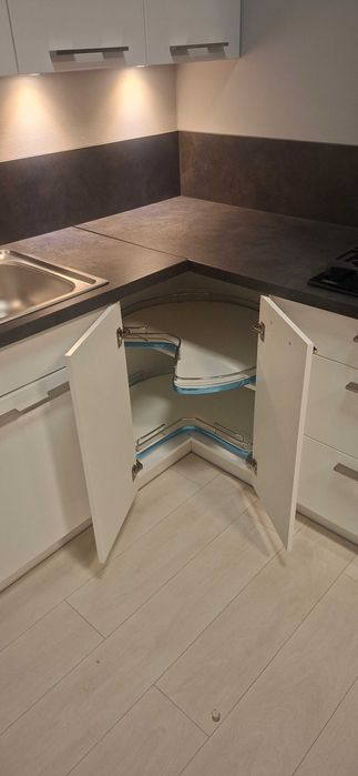 Poekspozycyjny zestaw mebli kuchennych - 50%