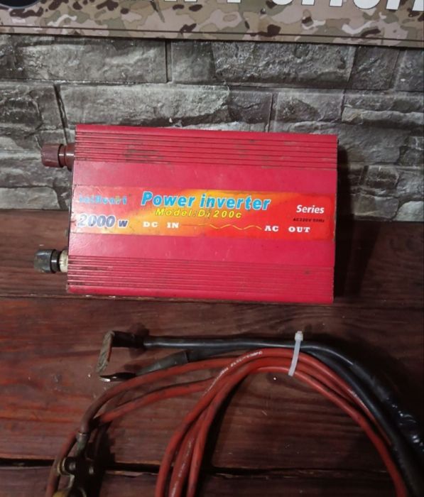 Преобразователь з 12 V в 220 V Power inverter 2000W