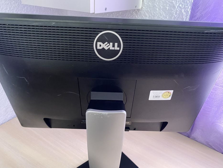 Монітор dell p2213