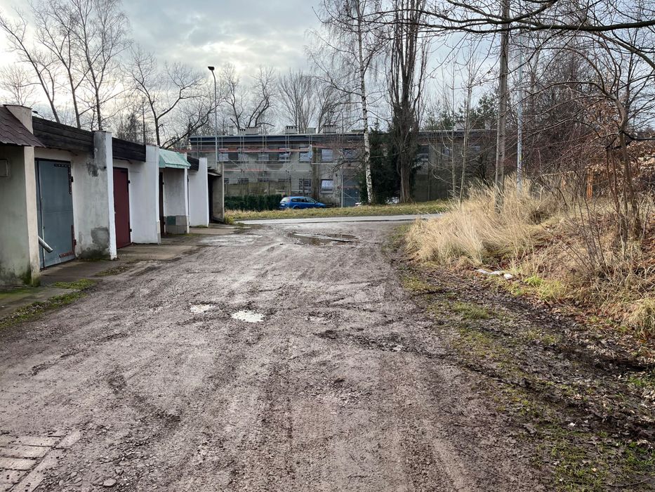 Sprzedam  garaż w szeregowce