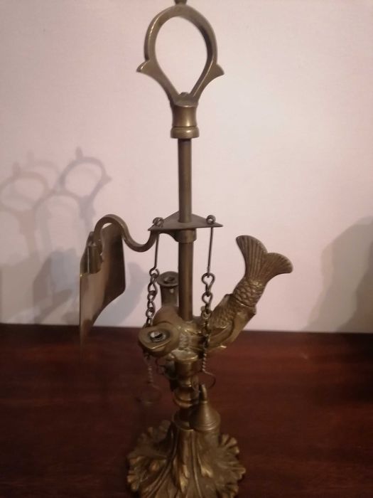 Antigo Candeeiro a Azeite de Latão em Forma de Peixe com Ferramentas