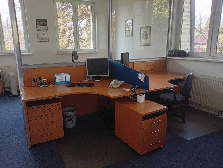 Używane meble biurowe - biurka i szafki