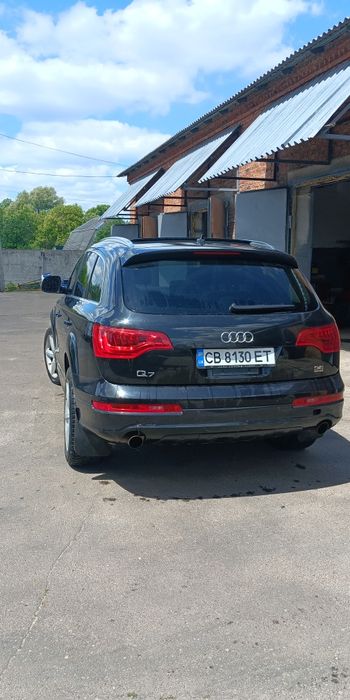 Продам машину ауді Q7