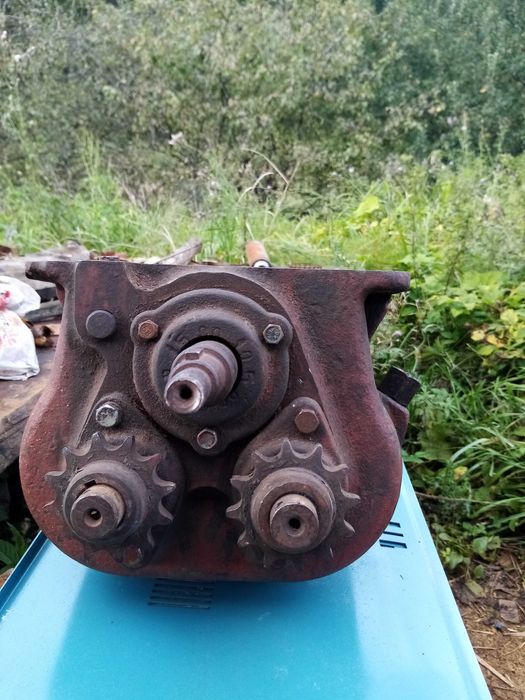 Реверс(МОХ)-коробка для зміни руху обертання двохвиходова