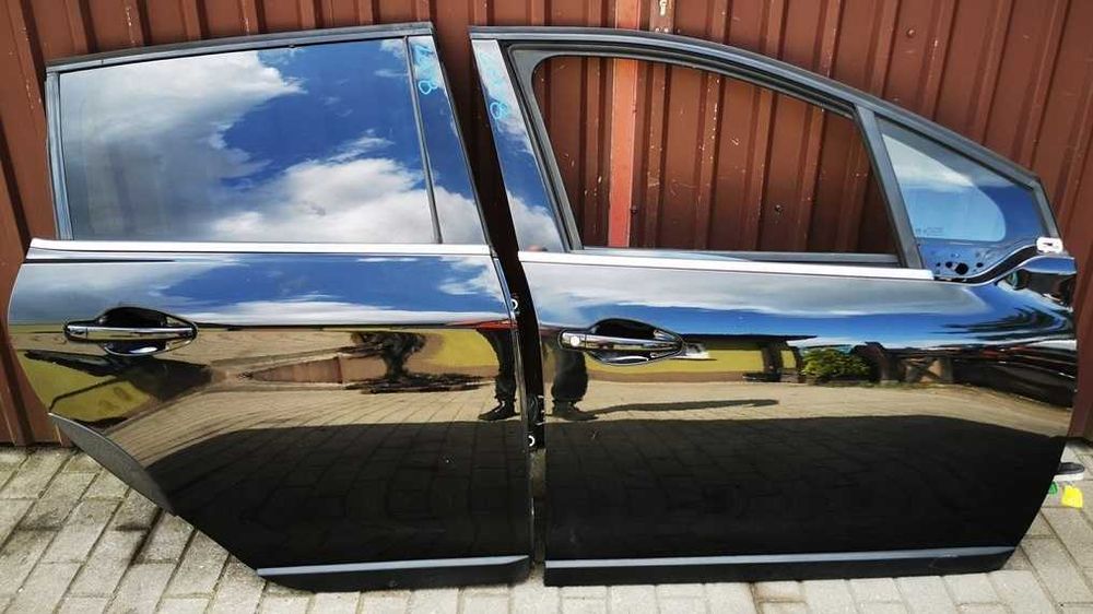 Двері Peugeot 2008 передні або задні праві ліві разборка