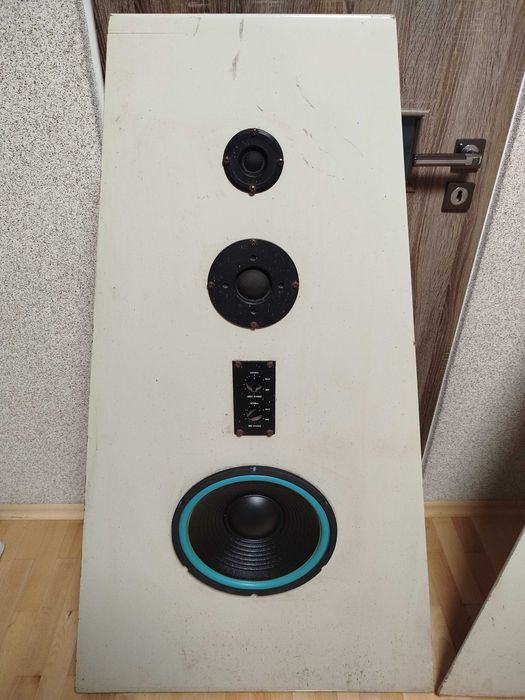 Okazja Głośniki kolumny trójkątne Peerless 30cm 1.3m