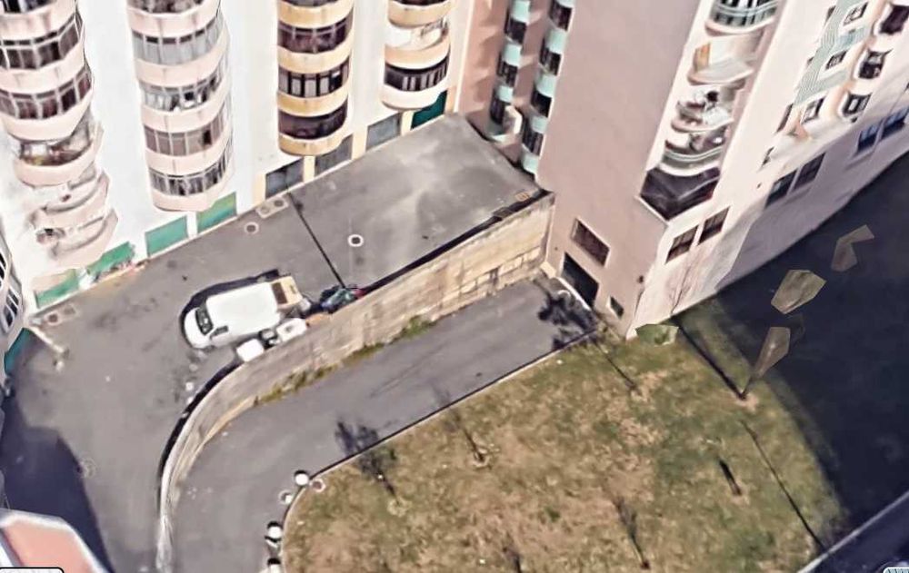 Vende-se espaço em Parqueamento comum Tapada das Merces