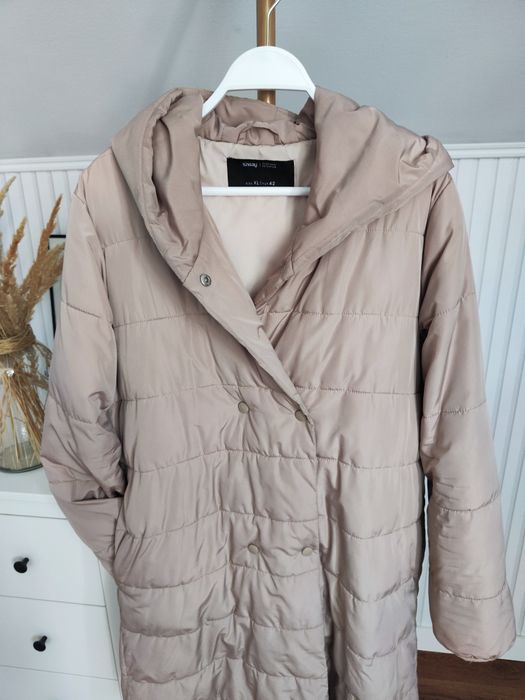 Sinsay | Beżowy pikowany płaszcz dwurzędowy damski z kapturem | XL 42