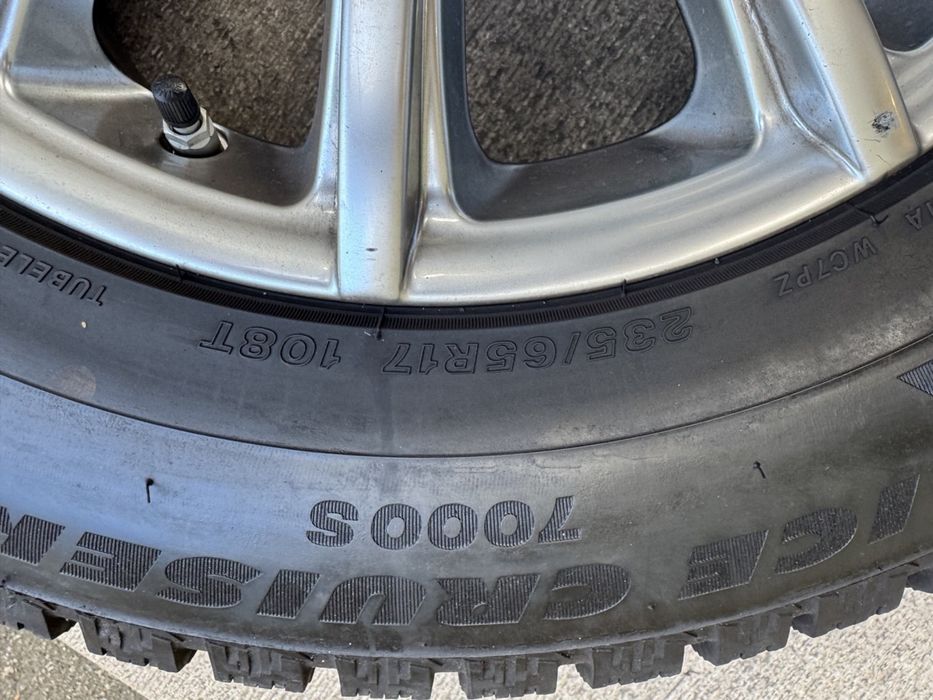 Продам шини з дисками BRIDGESTONE 235/65R17 108T