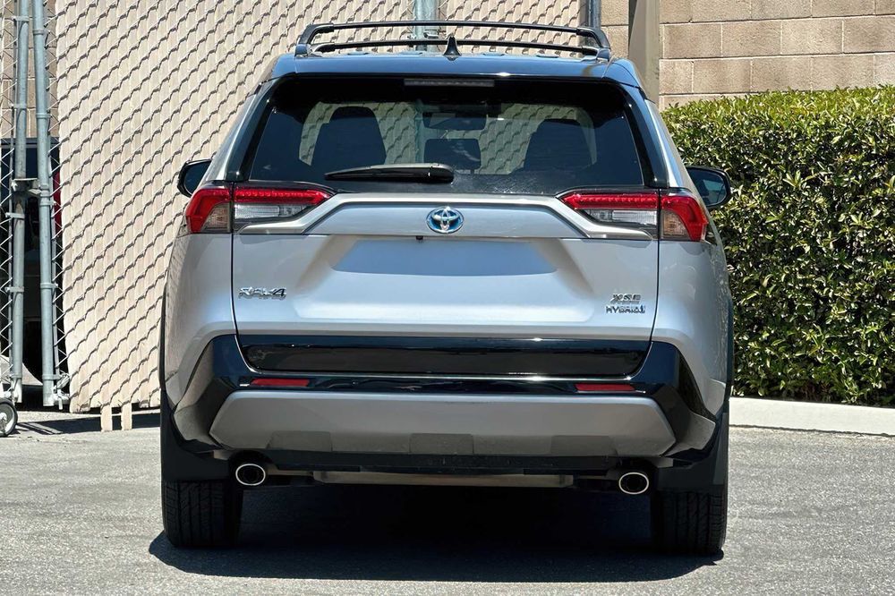 Toyota RAV4 XSE 2021 зі США, від $11 891 — доставка й розмитнення під ключ