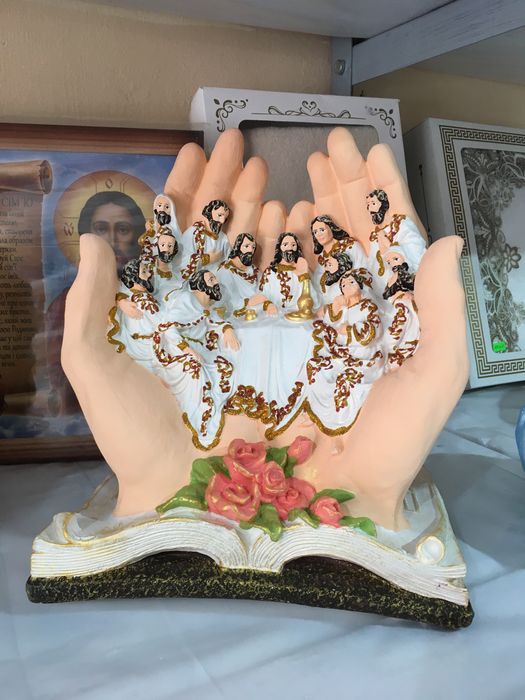 Тайна вечеря в руках