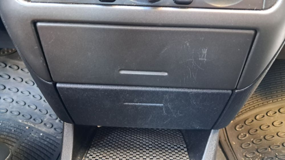 Viatura Mitsubishi Carisma 2003