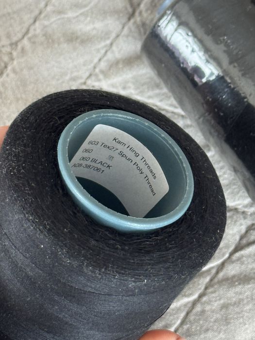 Нові швейні нитки темні сірі чорні. Нитки швацкі