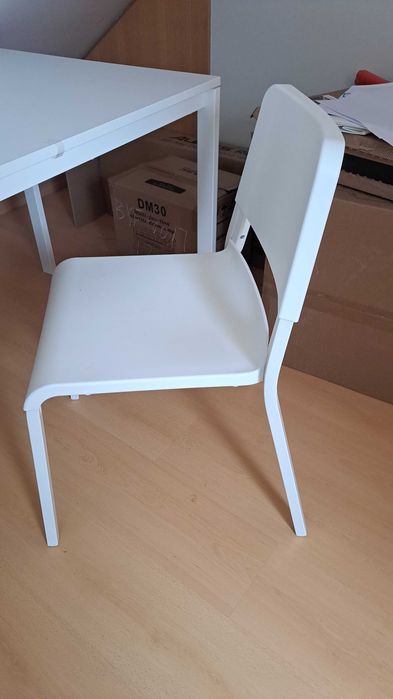 Mesa com cadeira