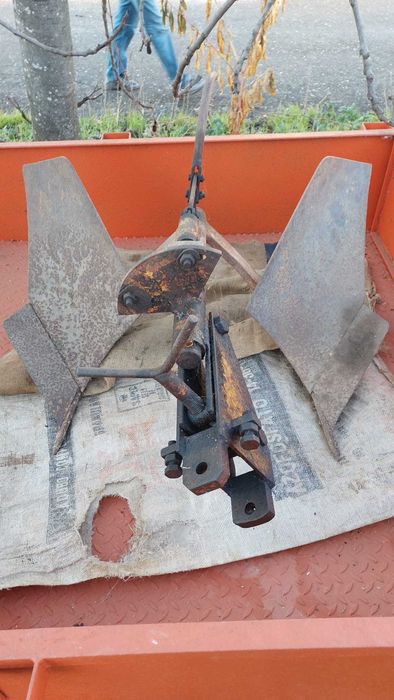 Trator Goldoni 14CV + Alfaias