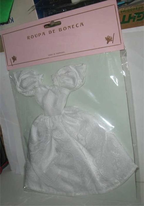 Vestido artesanal para bonecas Barbie (2)