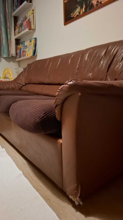 Sofá-cama 3 lugares em napa – 50€