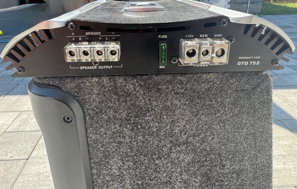 Subwoofer i wzmacniacz JBL