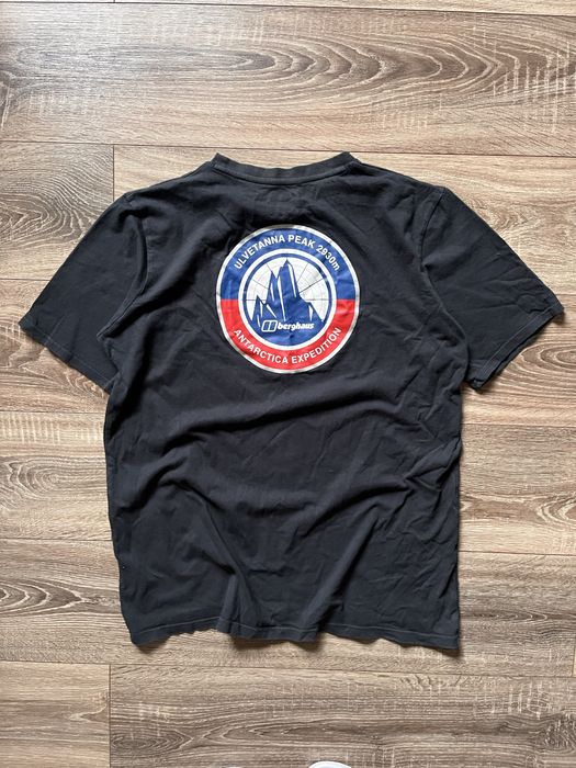 Чорна Футболка від Berghaus Big Logo