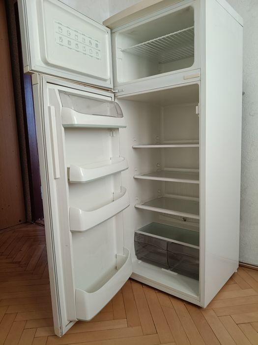 Lodówko-zamrażarkę 142cm sprzedam