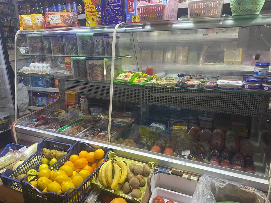 Продам вітрину заправлену