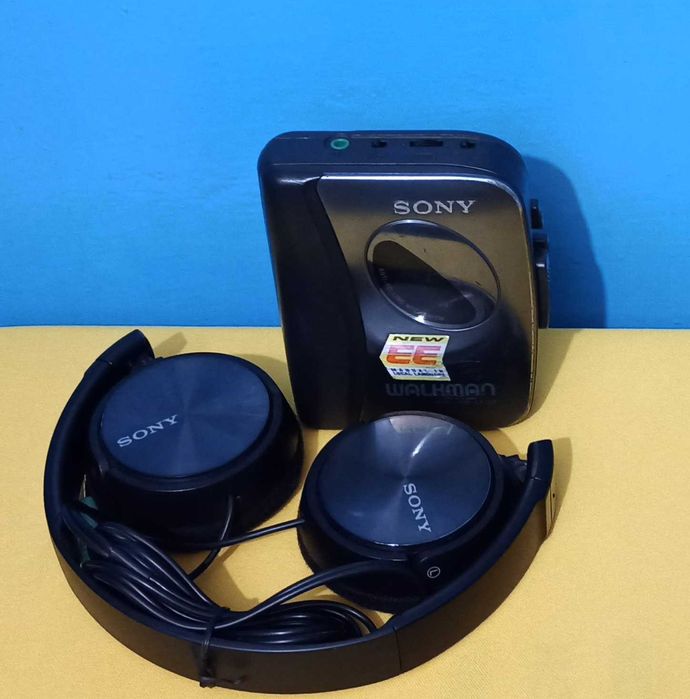 Кассетный плеер Sony Walkman WM-EX150 с наушниками