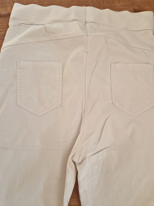 Białe spodnie letnie L/M